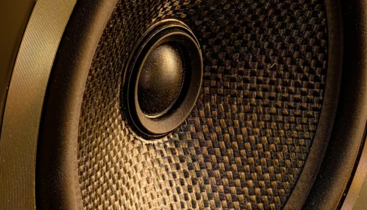 10 melhores caixa de som portátil: potência, autonomia e estilo para qualquer momento