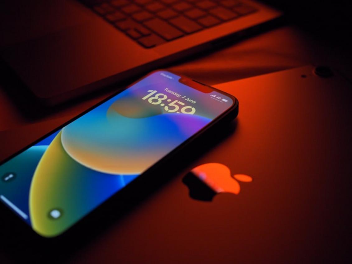 Apple lança iOS 26 com novo visual Liquid Glass e recursos avançados de IA