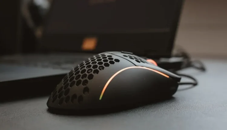 Por que alguns mouses respondem mais rápido que outros idênticos