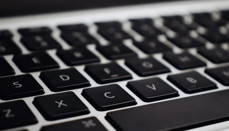 Por que teclados de notebooks ficam lentos mesmo sendo novos
